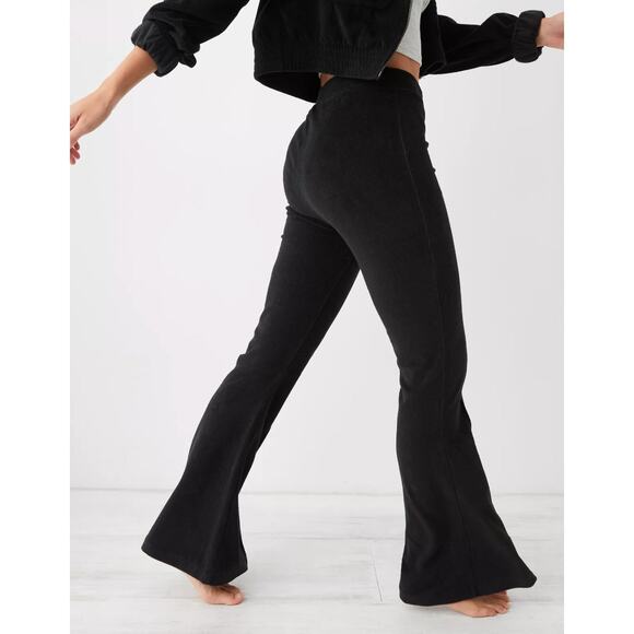 Aerie Groove-On Rib Velour Flare Pant in Black Size XS‎ Regular - Picture 1 of 11